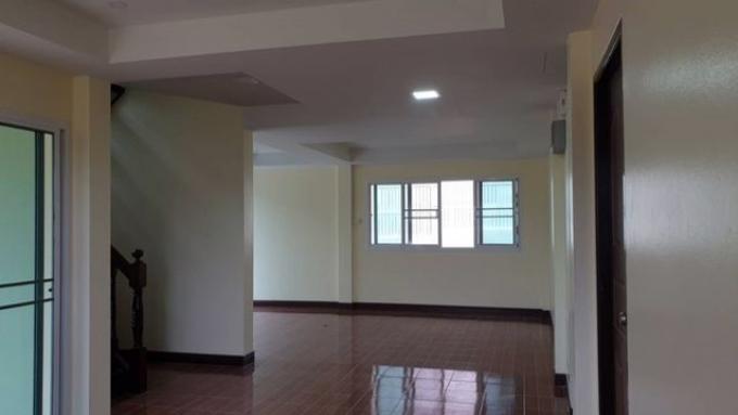 เช่า/ขายทาวน์โฮม หมู่บ้านชวนชื่นการ์เด้นวิลล์ ถนน กรุงเทพ-ปทุมธานี