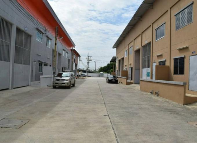 โกดังโรงงานให้เช่า ใกล้เมืองพัทยา ราคาเริ่มต้นยูนิตละ 32000 บาท