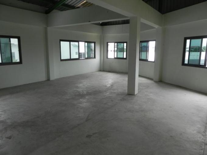 โกดังให้เช่าพร้อมสำนักงานซอยเทียนทะเล  ขนาด 260 ตรว