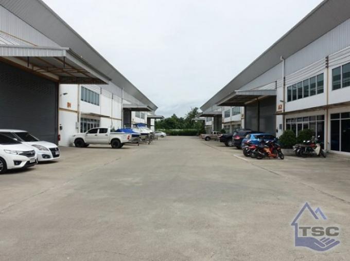 ให้เช่่าโกดังพร้อมออฟฟิศ ติดถนนพระราม 2