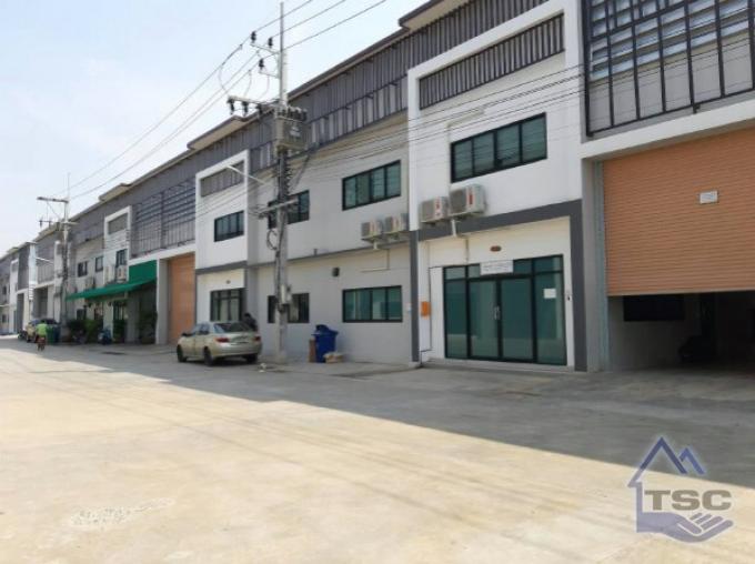 ให้เช่ามินิแฟคทอรี่ โกดังสำเร็จรูปพร้อมสำนักงาน สร้างใหม่ ทำเลดีอยู่บนถนนเอกชัย