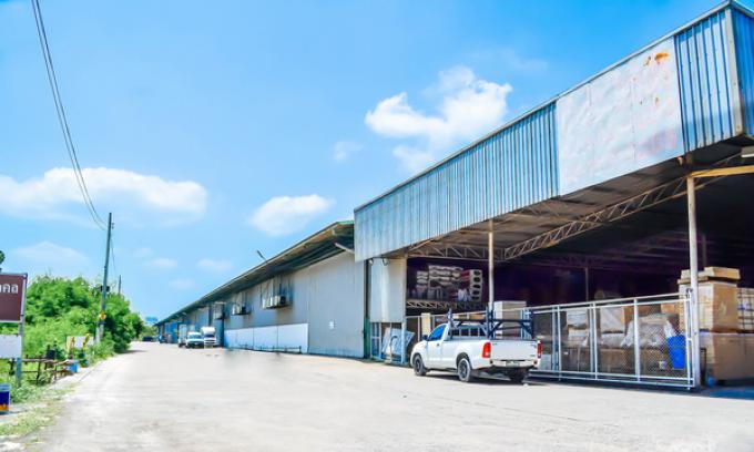 โกดังให้เช่า ขนาด 1800 ตรม ริมถนนบางนา-ตราด กม4