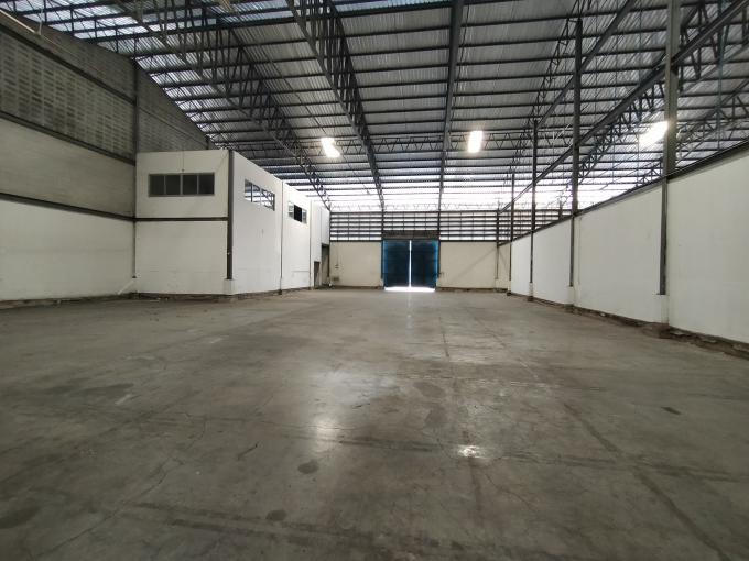 K-2โกดังให้เช่า พื้นที่ตั้งแต่ 300 - 1360 ตารางเมตร  อยู่ริมถนนกิ่งแก้ว  ทำโรงงานไม่ได้ไม่มีใบรง