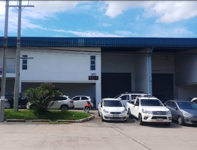 โรงงานให้เดียว ขนาด 3575 ตรม  ให้เช่าที่นิคมอุตสาหกรรมปิ่นทอง