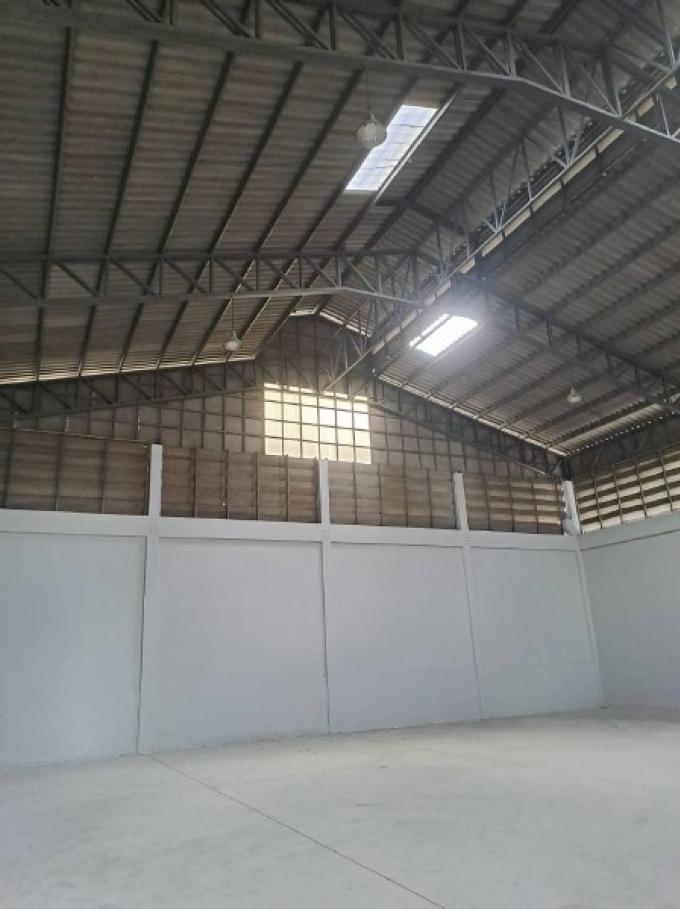 F 2975 ให้เช่าโรงงานโกดังคลังสินค้า  พื้นที่ทั้งหมด 1000 ตรม พื้นที่ใช้สอยขนาด 750 ตรม บริเวณถนนอ่อนนุช  ประเวศ