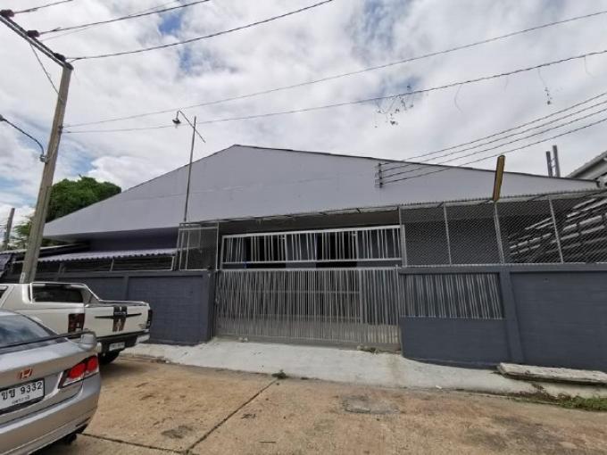 F 3332 ให้เช่าโรงงานโกดังคลังสินค้า ขนาด 500 ตรม ทำเลดีใกล้เซ็นทรัลเวสเกต เข้าจากถนนกาญจนาประมาณ 100 เมตร