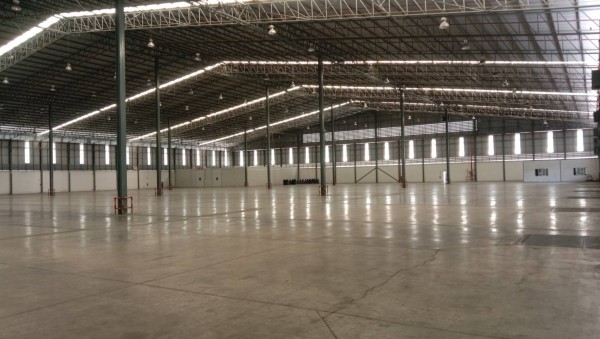 โรงงานสีม่วงให้เช่า ในนิคมอุตสาหกรรมปิ่นทอง ขนาด 13000 ตรม 