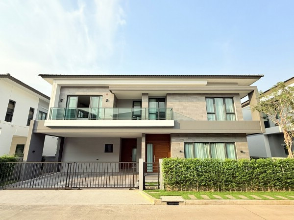 H 2907 ให้เช่าบ้านเดี่ยวหรู2ชั้นโครงการใหม่ย่านบางนา เดอะ ซิตี้ บางนา ตกแต่งพร้อมอยู่ทำเลดีติดกับ  เมกะบางนา 5 นาที ถึงทางด่วนกาญจนา และทางด่วนบูรพาวิถี