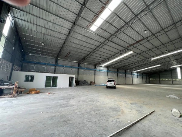 F 4562 ให้เช่าโกดังโรงงานย่านบางกรวย พื้นที่ใช้สอย 1450 ตรม ทำเลดีติดถนนบริเวณบางขนุน บางกรวย นนทบุรี เหมาะสำหรับเป็นสำนักงานคลังสินค้า