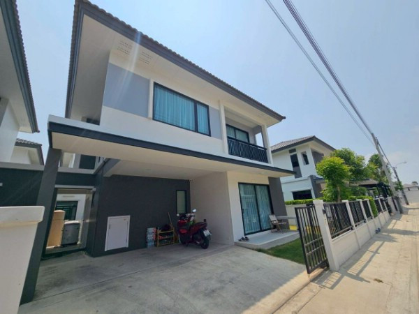 H 2944 ขายหรือให้เช่าบ้านแฝดโครงการหรูบริทาเนีย บางนาสุวรรณภูมิ กม26