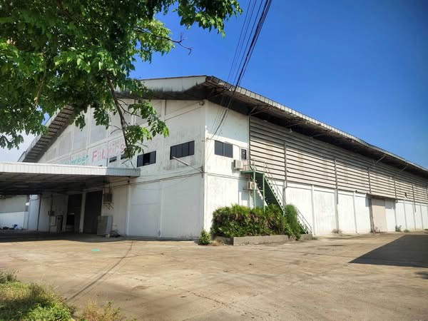 F 4714 ให้เช่าโรงงานโกดังพร้อมออฟฟิศย่านกระทุ่มแบน บนพื้นที่ 4848 ตรม ซอยวิรุณราษฎร ถนนเศรษฐกิจ 1 ตำบลท่าไม้ อำเภอกระทุ่มแบน สมุทรสาคร