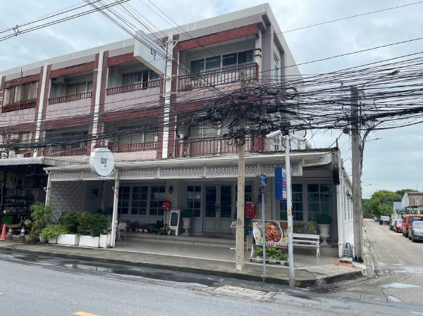 B 0722 ให้เช่าอาคารพาณิชยย่านหลักสี่ พื้นที่ใช้สอย 483 ตรมจำนวน 2 ห้องติดกัน อยู่บริเวณถนนกำแพงเพชร แขวงทุ่งสองห้อง เขตหลักสี่ กรุงเทพฯ