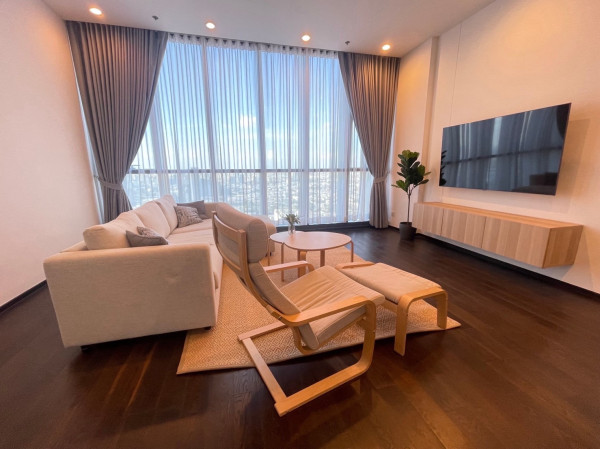 ให้เช่าคอนโด Penthouse โครงการ Whizdom Essence สุขุมวิท พื้นที่ 202 ตารางเมตร