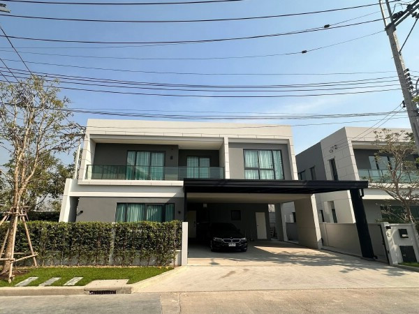 H 2976 ให้เช่าบ้านย่านถนนบางนาตราด โครงหมู่บ้านหรู เซนโทร บางนา เฟส 1 เป็นโครงการใหม่จาก AP ทำเลตั้งอยู่บนถนนกาญจนาภิเษก