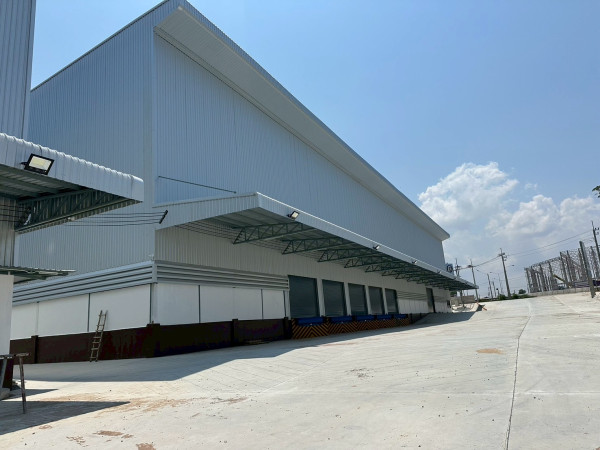 คลังสินค้าให้เช่า ขนาด 3000ตรม พร้อมช่องโหลดสินค้า โซนศรีราชา ชลบุรี