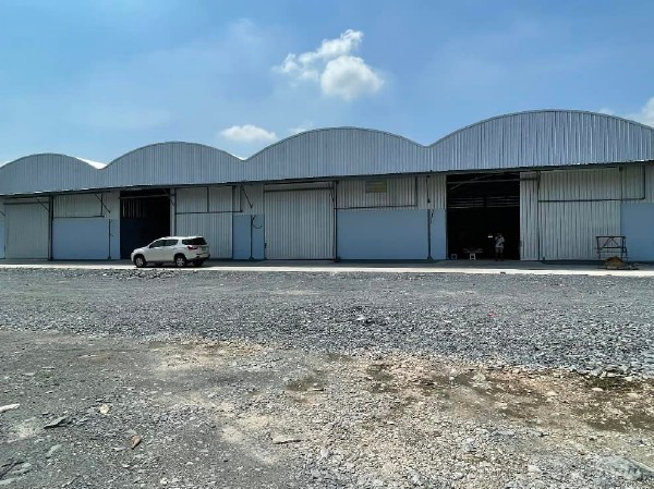 F 2857 ให้เช่าโรงงานโกดังพร้อมออฟฟิศย่านกระทุ่มแบน ขนาด 300 ตรมพิกัดตำบลแคราย อำเภอกระทุ่มแบน  สมุทรสาคร  อยู่ใกล้ถนนเอกชัย