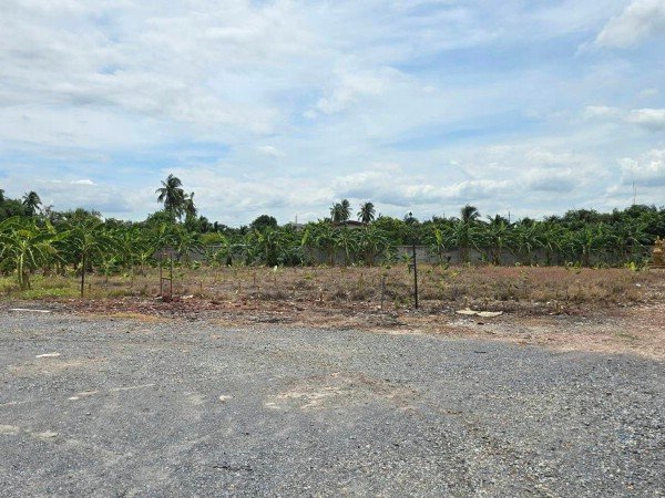 L 0914 ให้เช่าที่ดินทำเลทองย่านพุทธมณฑลสาย 7 พื้นที่ใช้สอย 4000 ตารางเมตร บนพื้นที่ 25 ไร่ ตำบลหอมเกร็ด อำเภอสามพราน นครปฐม