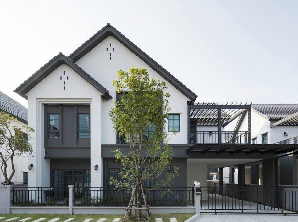 H 2427 ให้เช่าบ้านหมู่บ้านหรูย่านบางนา โครงการ เซนโทรบางนา เฟส 2 บ้านใหม่ไม่เคยเข้าอยู่ เป็นโครงการใหม่จาก AP ทำเลตั้งอยู่บนถนนกาญจนาภิเษก