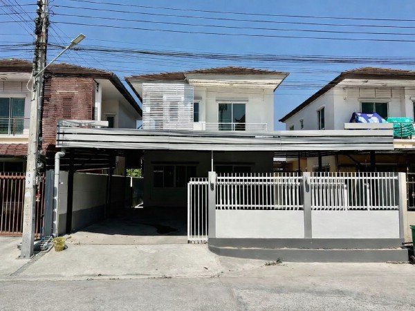 H 2587 ให้เช่าบ้านเดี่ยวรีโนเวทใหม่ทั้งหลังย่านลาดกระบัง ปากซอยถนนคุ้มเกล้า 39 เขตลาดกระบัง กรุงเทพฯ