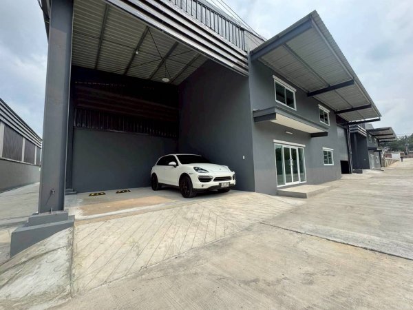 อาคารโรงงานพร้อมสำนักงาน 2 ชั้นในตัว ขนาด 600 ตารางเมตรให้เช่า ใกล้นิคมสหพัฒน และท่าเรือแหลมฉบัง