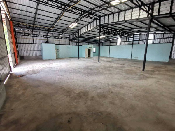 F 0307 ให้เช่าอาคารโกดังใกล้สถานีรถไฟฟ้าลาดพร้าว83 พื้นที่้ใช้สอย 290 ตรมบนที่ดิน 98 ตรวพิกัดติดกับห้างอิมพิเรียลลาดพร้าวางจากถนนลาดพร้าวเพียง 200 ม