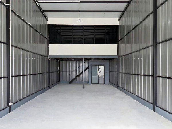 F 5100 ให้เช่าโกดังมินิแวรเฮ้าสโมเดรินสไตลติดถนนกิ่งแก้ว ขนาดเริ่มต้น 92 ตรม พิกัดตำบลราชาเทวะ อำเภอบางพลี สมุทรปราการ