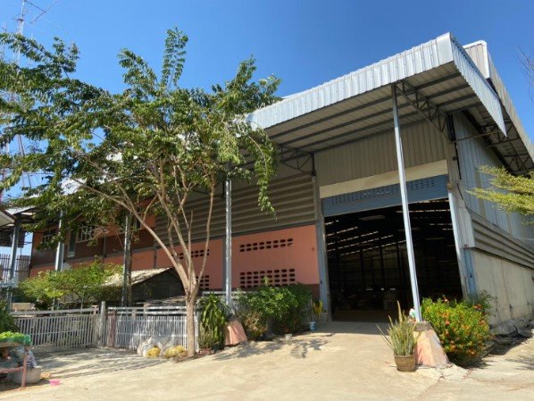 F 1453 ให้เช่าโรงงานโกดังพร้อมออฟฟิศย่านคลองหลวงคลอง7 บนพื้นที่กว่า 2 ไร่ พื้นที่ใช้สอยโกดังประมาณ 1800 ตรม