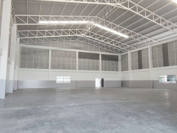 F 5116 ให้เช่าโรงงานพร้อมออฟฟิศถนนแพรกษา พื้นที่ใช้สอย 692 จากพื้นที่รวมทั้งหมด 1380 ตรมพื้นที่สีม่วง ขอใบรง4 ได้ ฟังกชันครบ พร้อมใช้งาน