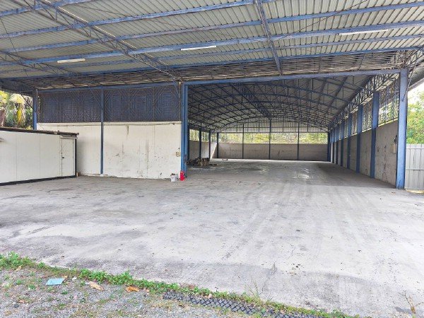 F 5160 ให้เช่าโรงงานโกดังย่านเมืองชลบุรี ขนาด 800 ตรม อำเภอเมืองชลบุรี ใกล้บิ๊กซีชลบุรีเพียง 500 เมตร