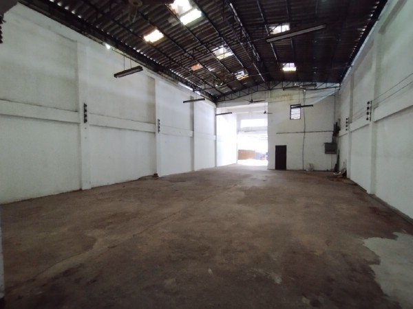 F 5165 ให้เช่าโรงงานโกดังพร้อมออฟฟิศย่านกระทุ่มแบน ขนาด 320 ตรมพิกัดตำบลแคราย อำเภอกระทุ่มแบน  สมุทรสาคร  อยู่ใกล้ถนนเอกชัย  บางบอน ถนนพระราม 2