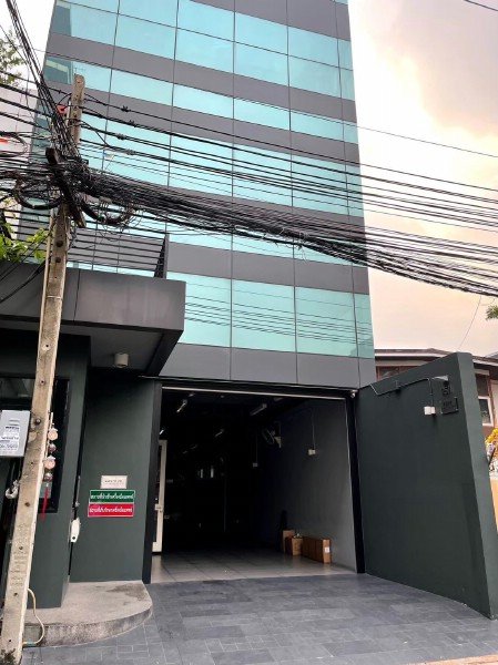 ให้เช่า อาคารหรู 5 ชั้น หลังใหญ่ พร้อมลิฟต ย่านทองหล่อ 23 พื้นที่ 900 ตรม ทำเล CBD ตัวจริง เหมาะทำโฮมออฟฟิศ สปา หรืออยู่อาศัย
