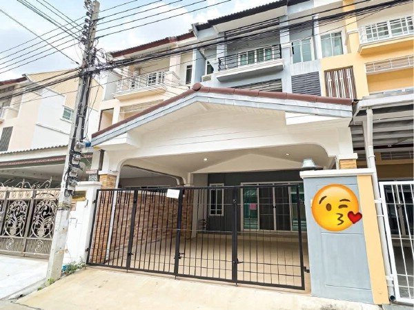 ให้เช่า ทาวนโฮม 3 ชั้น บิ้วอินใหม่ทั้งหลัง โครงการธนาภิรมย ศรีนครินทรวงแหวน เฟอรฯ ครบพร้อมอยู่ ใกล้ Lotus ศรีนครินทร เพียง 100 เมตร