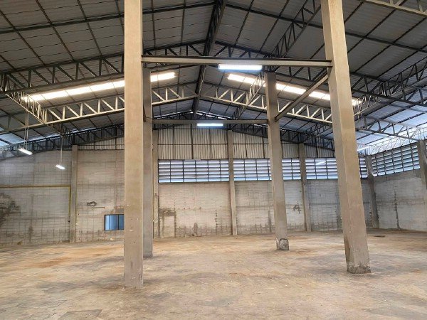 ให้เช่าโกดังพร้อมบ้านพักอาศัย ย่านพุทธมณฑลสาย 2 พื้นที่ใช้สอย 1600 ตรม บนเนื้อที่ใหญ่กว่า 3 ไร่ ที่จอดรถ 10 คัน Warehouse with House for Rent Phutthamonthon Sai 2